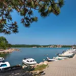 Mit Klimaanlage Und Balkon By Interhome *