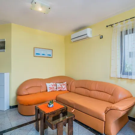 アパート Mit Klimaanlage Und Balkon By Interhome クリムノ