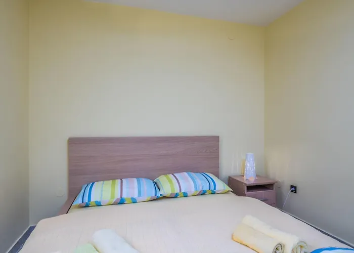 Mit Klimaanlage Und Balkon By Interhome アパート *